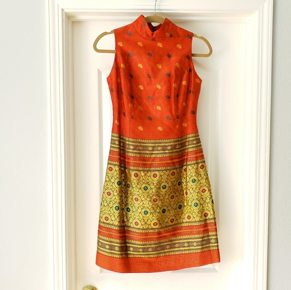Vintage Dresses & Skirts - Vintage Patterned Jacquard Dress